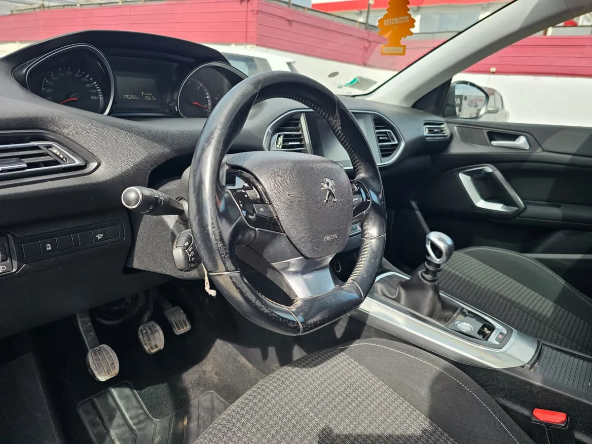 Peugeot 308 Allure — foto 11 de 11