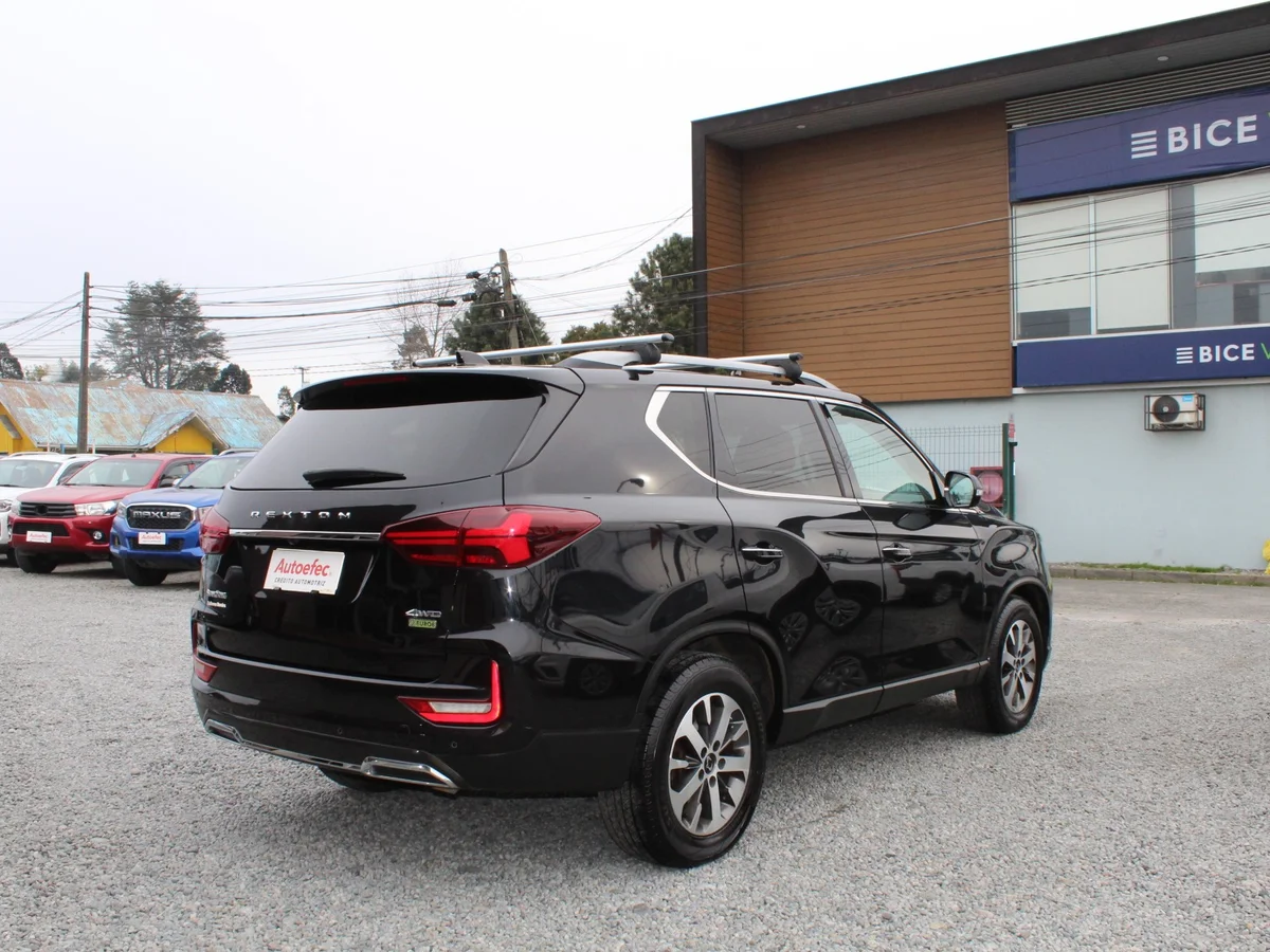 SsangYong Rexton 2.2D — foto 9 de 14