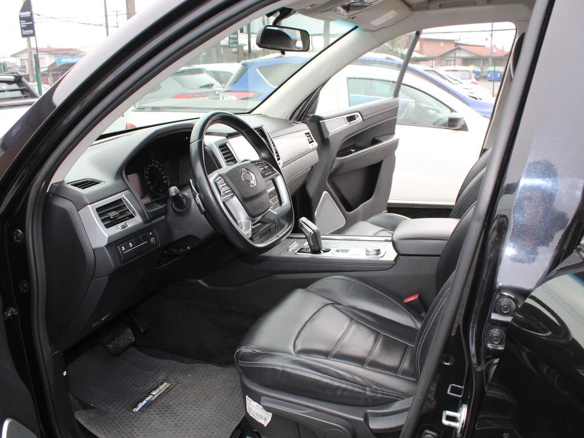 SsangYong Rexton 2.2D — foto 12 de 14
