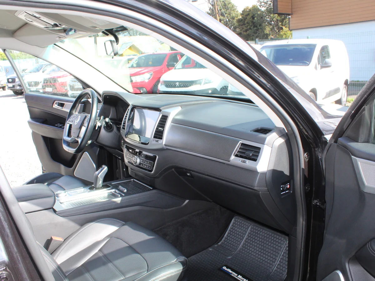 SsangYong Rexton 2.2D — foto 5 de 15