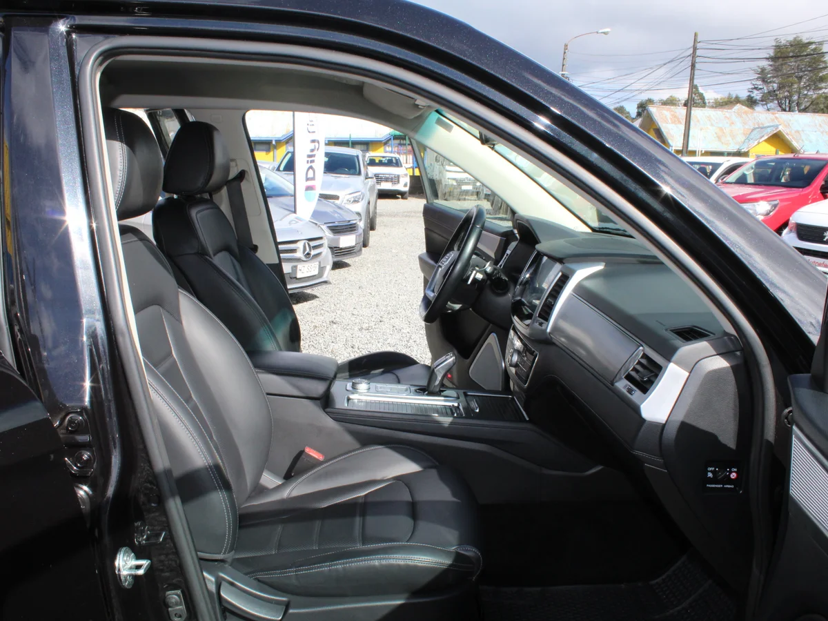 SsangYong Rexton 2.2D — foto 6 de 15