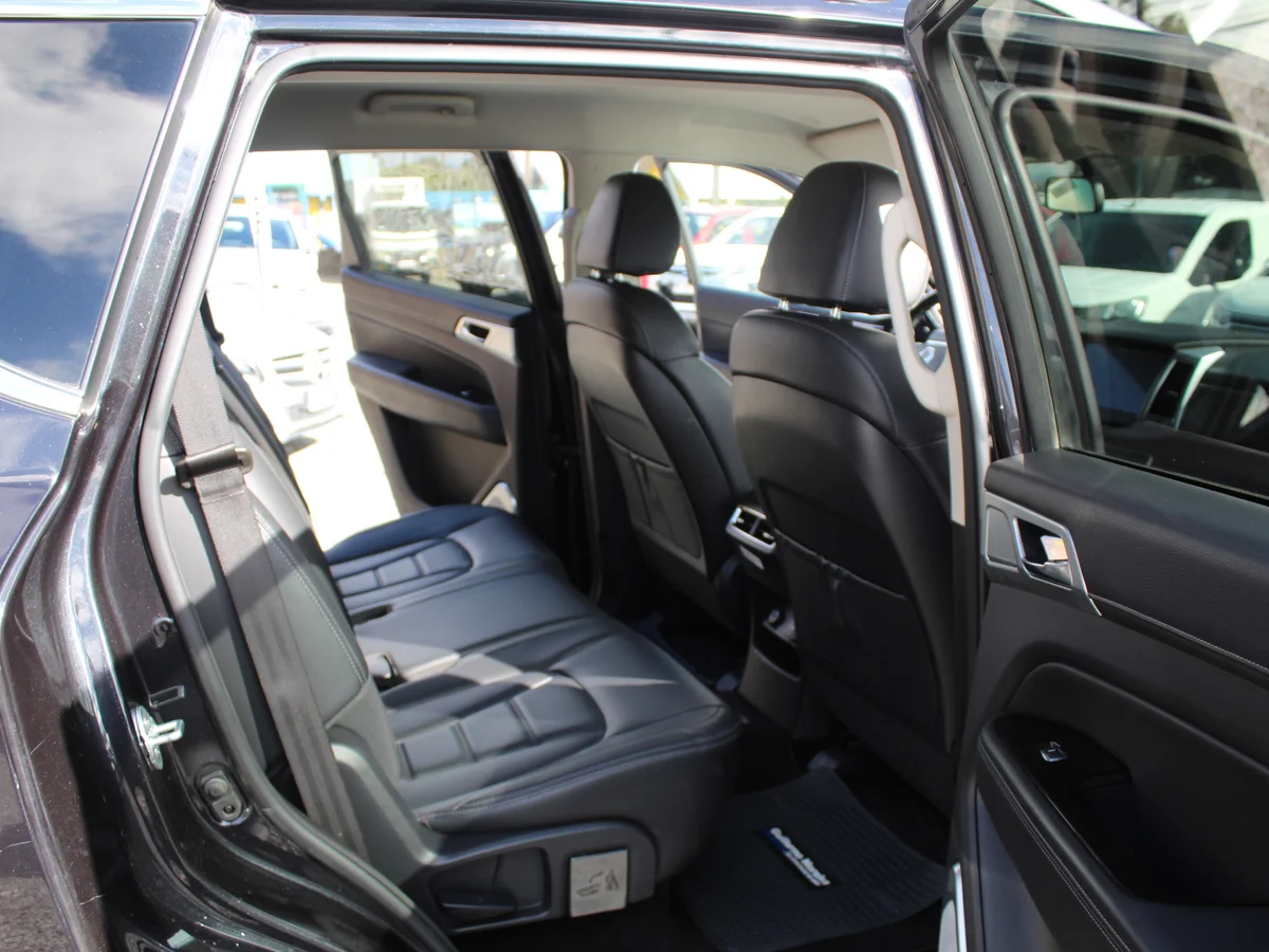 SsangYong Rexton 2.2D — foto 7 de 15