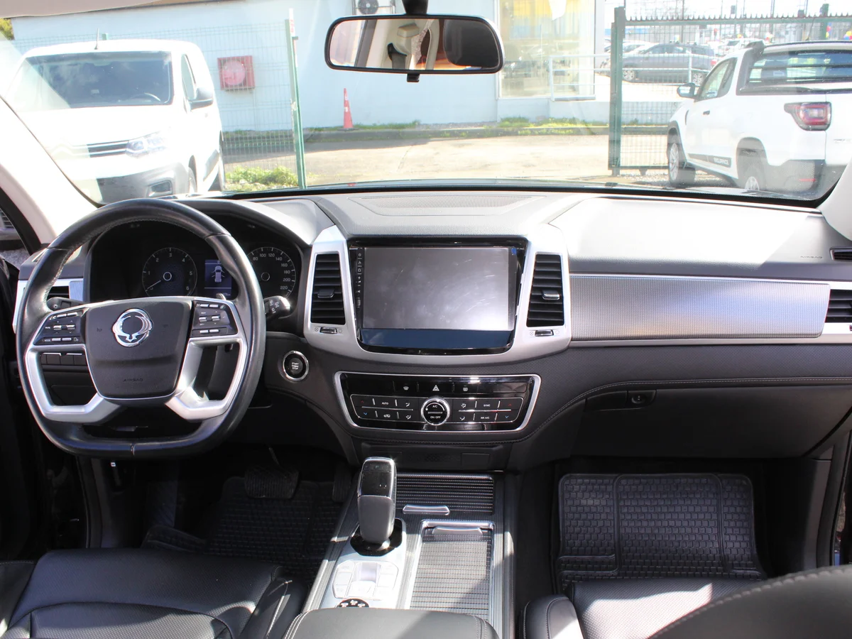 SsangYong Rexton 2.2D — foto 8 de 15