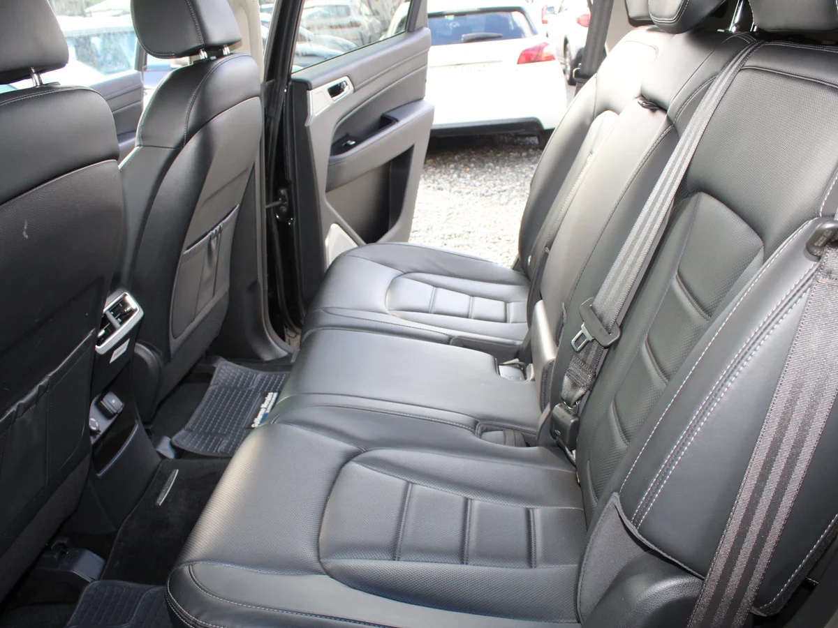 SsangYong Rexton 2.2D — foto 9 de 15