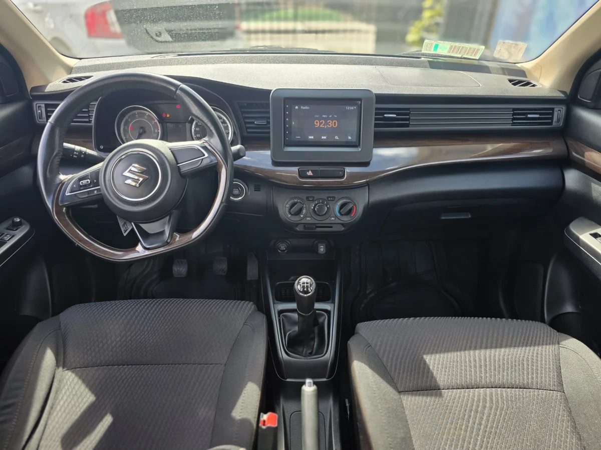 Suzuki Ertiga — foto 7 de 11