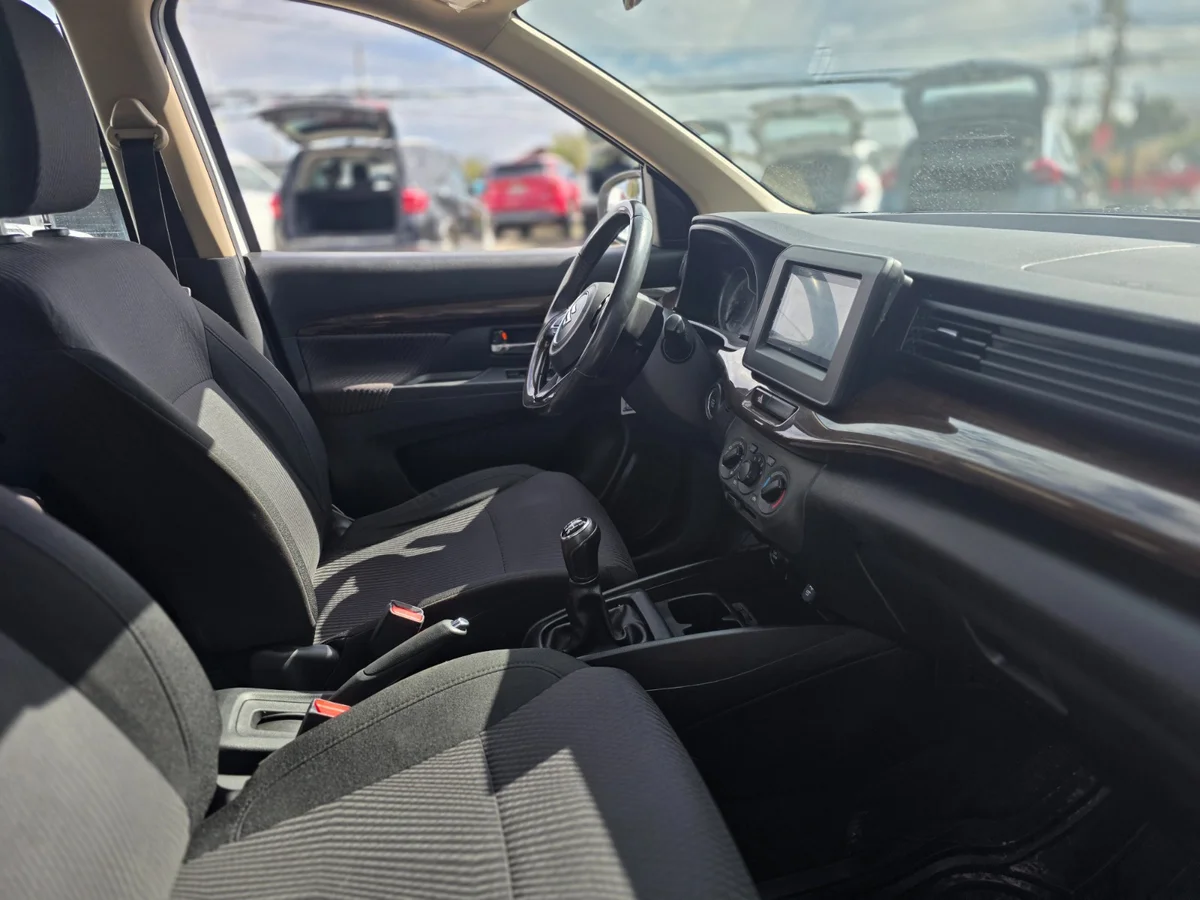 Suzuki Ertiga — foto 11 de 11