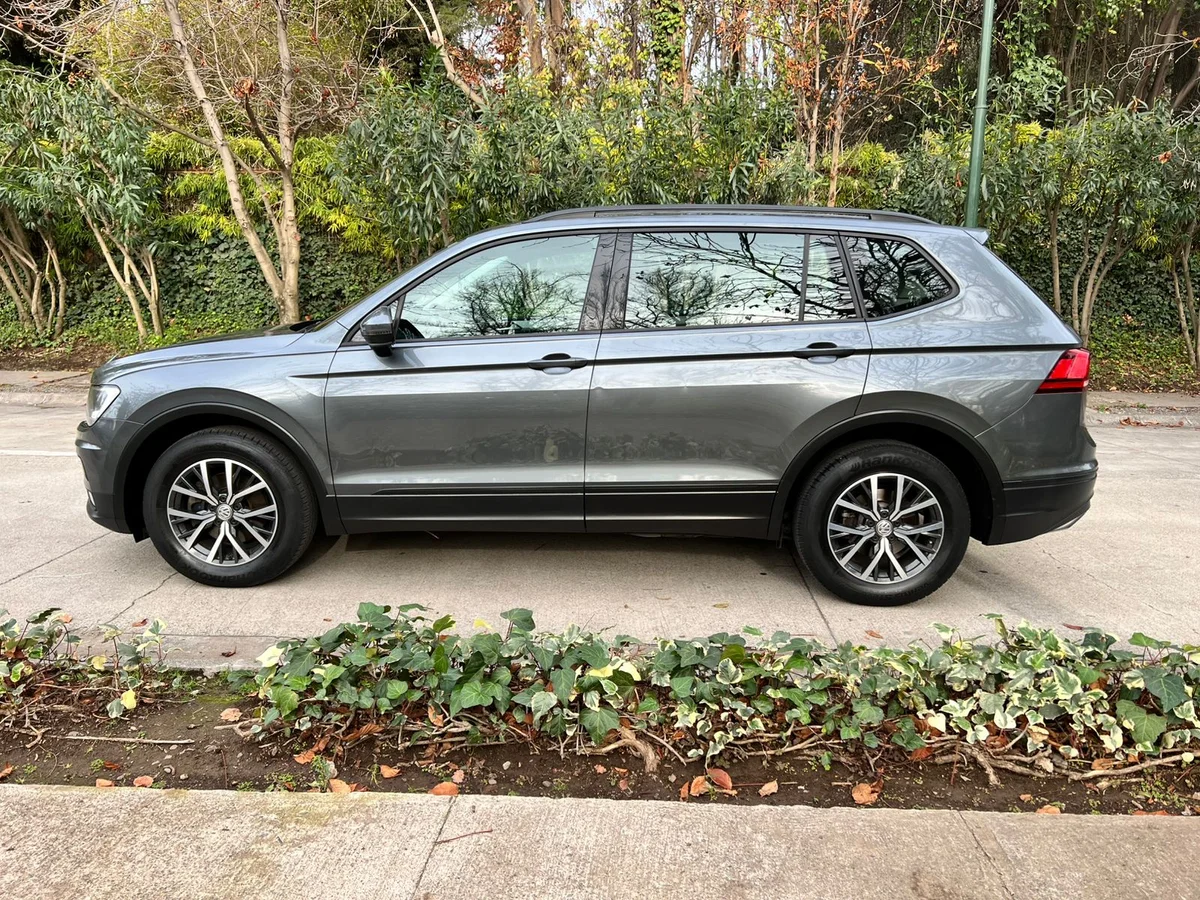 VOLKSWAGEN Tiguan TSI 1.4 AT COMFORTLINE 5p año 2019 - Miniatura 4