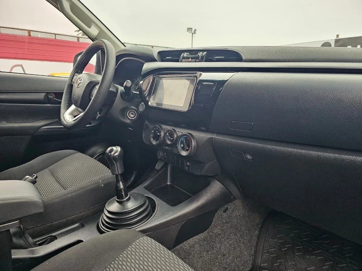 Toyota Hilux — foto 5 de 10