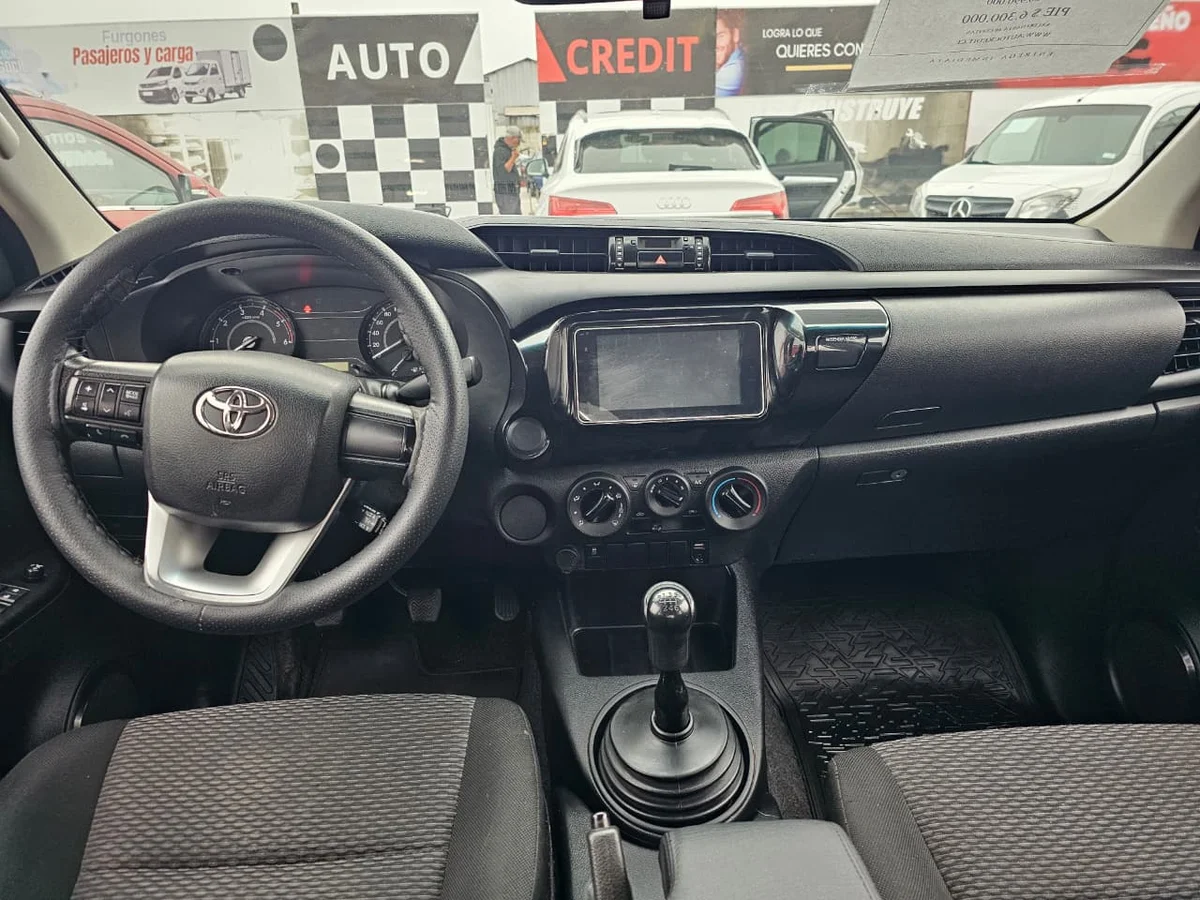 Toyota Hilux — foto 6 de 10