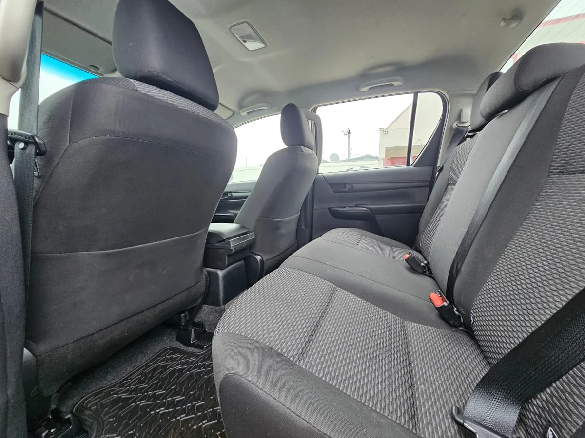 Toyota Hilux — foto 7 de 10