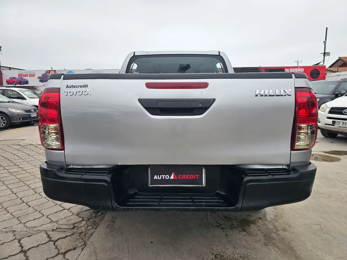 Toyota Hilux — foto 10 de 10