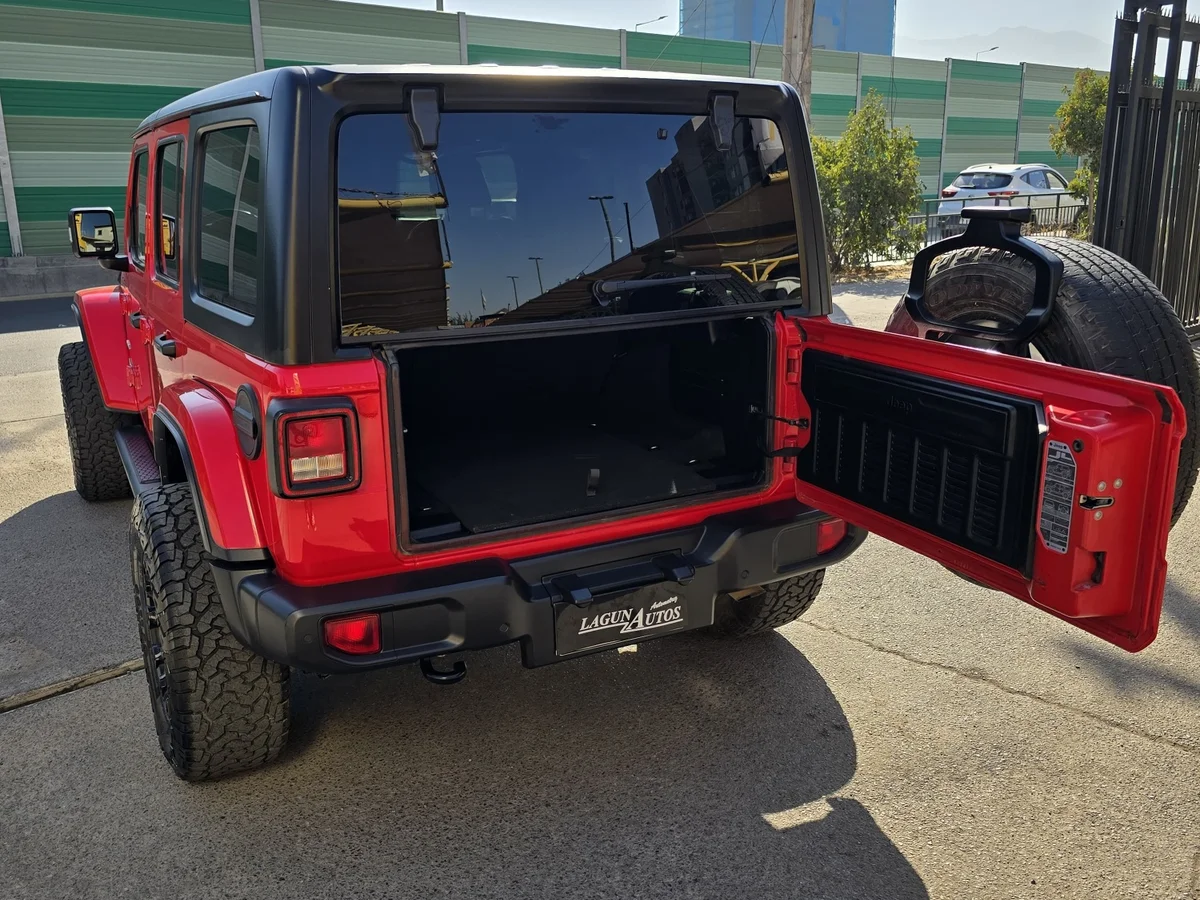 Jeep Wrangler Sahara Unlimited 3.6 Aut — foto 8 de 17