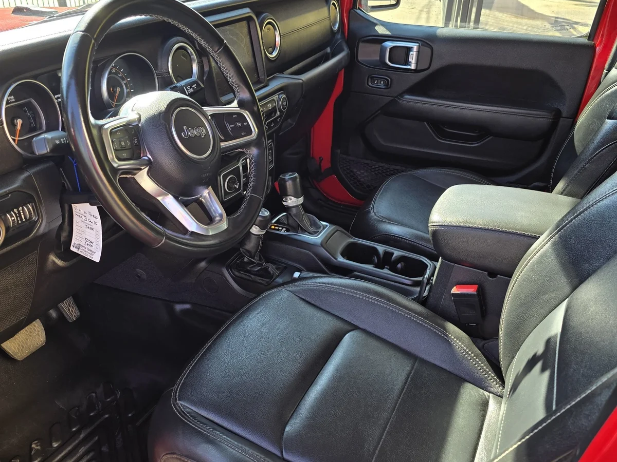 Jeep Wrangler Sahara Unlimited 3.6 Aut — foto 9 de 17