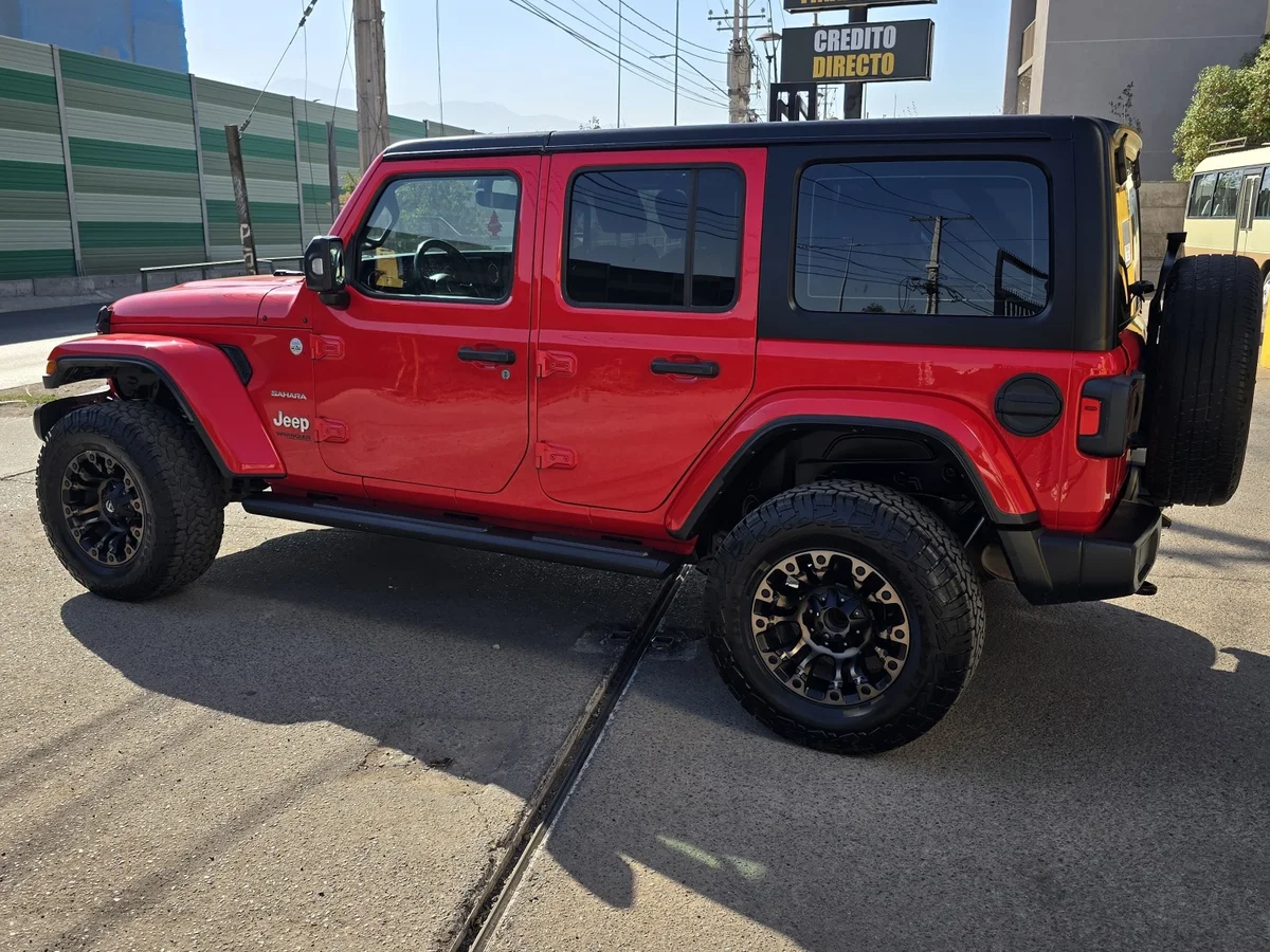 Jeep Wrangler Sahara Unlimited 3.6 Aut — foto 10 de 17