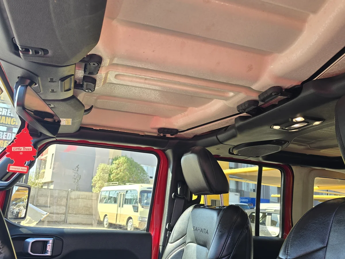 Jeep Wrangler Sahara Unlimited 3.6 Aut — foto 14 de 17