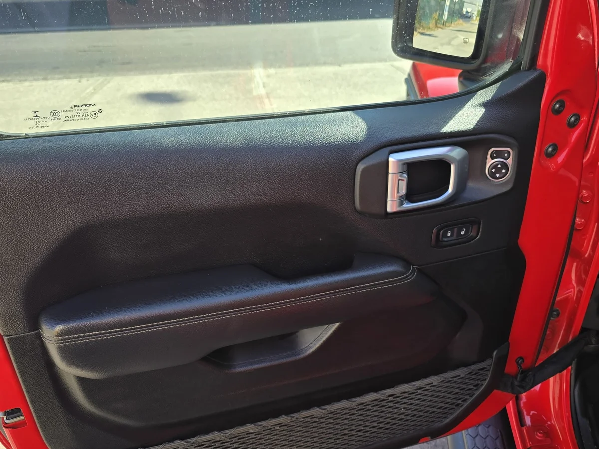 Jeep Wrangler Sahara Unlimited 3.6 Aut — foto 15 de 17