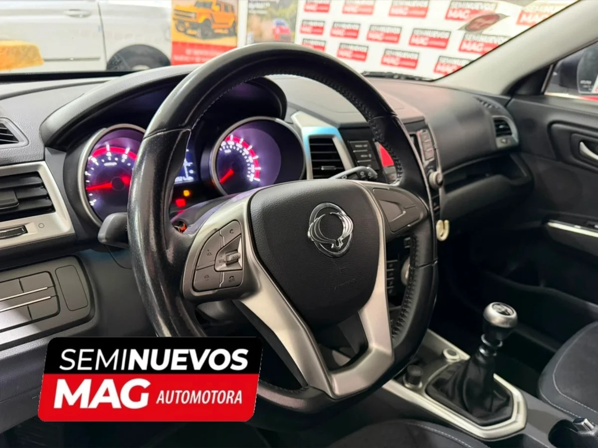 SSANGYONG TIVOLI 1.6 FULL MT 2016 - Miniatura 9