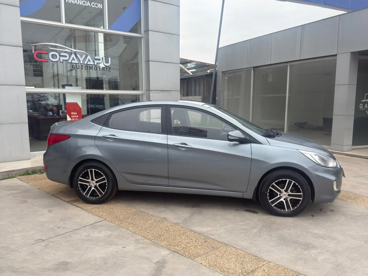 Hyundai Accent Rb — foto 3 de 10