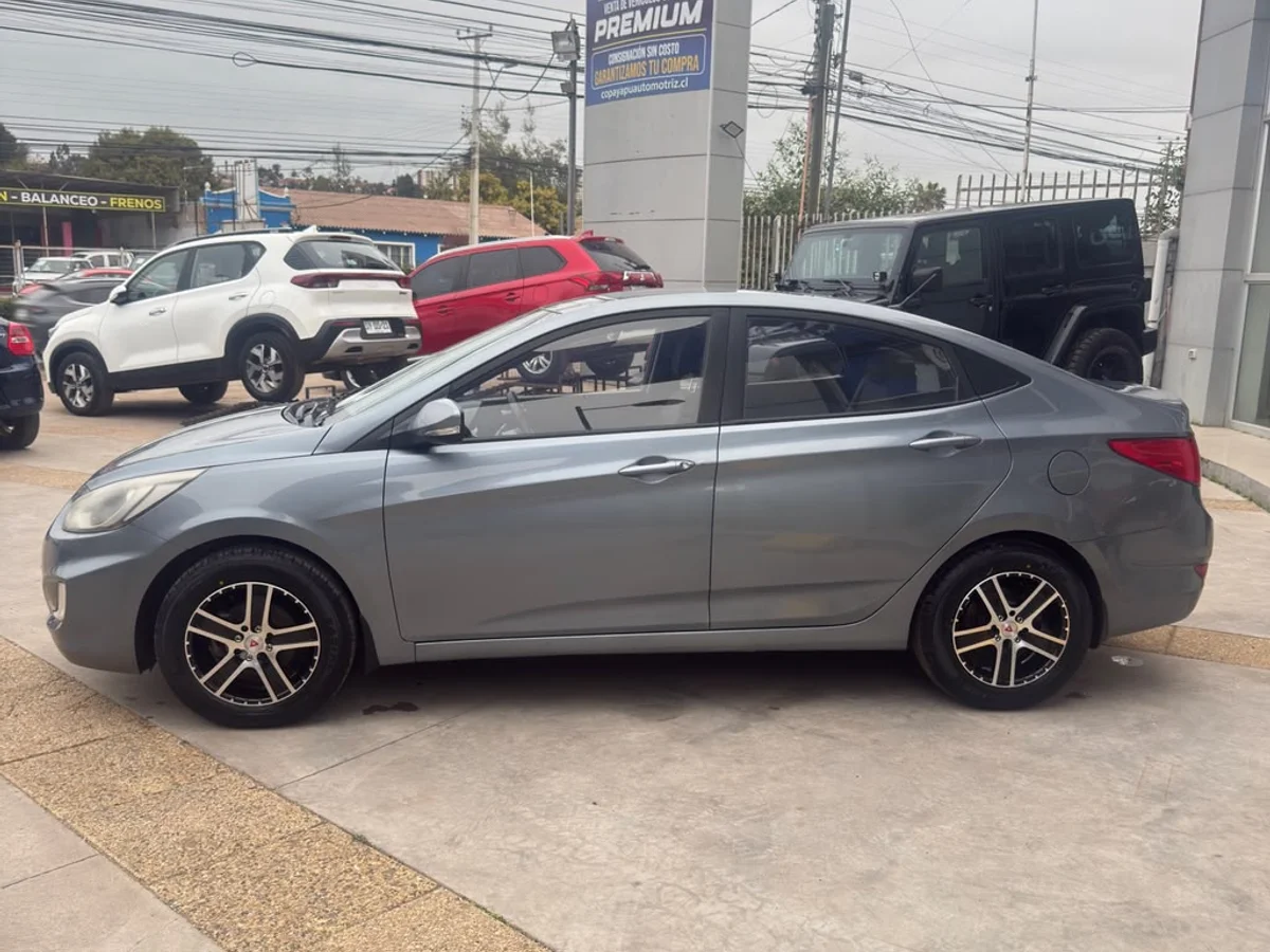 Hyundai Accent Rb — foto 4 de 10