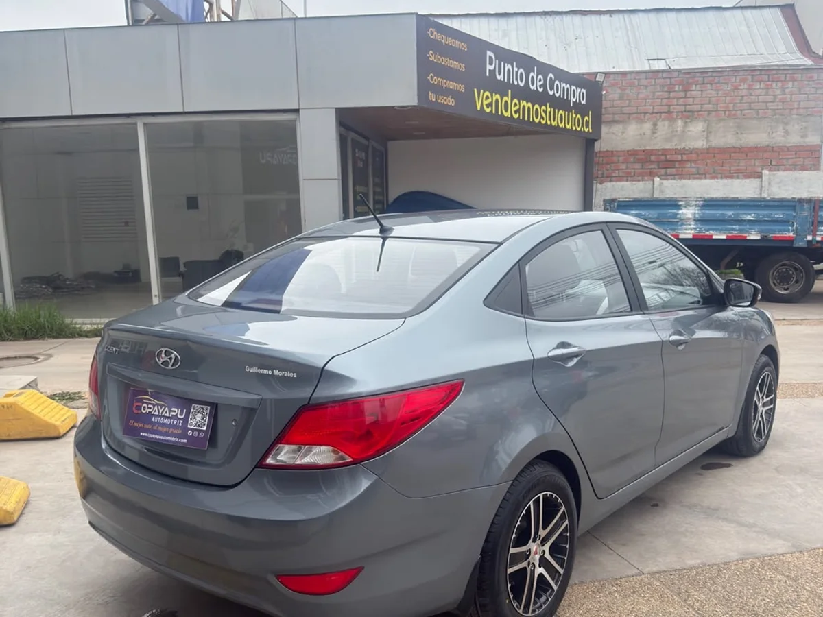 Hyundai Accent Rb — foto 6 de 10