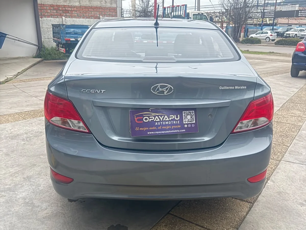 Hyundai Accent Rb — foto 7 de 10