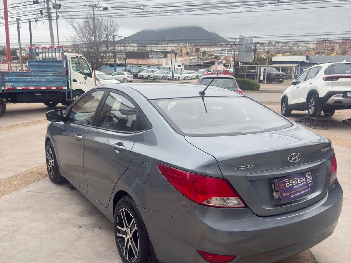Hyundai Accent Rb — foto 9 de 10