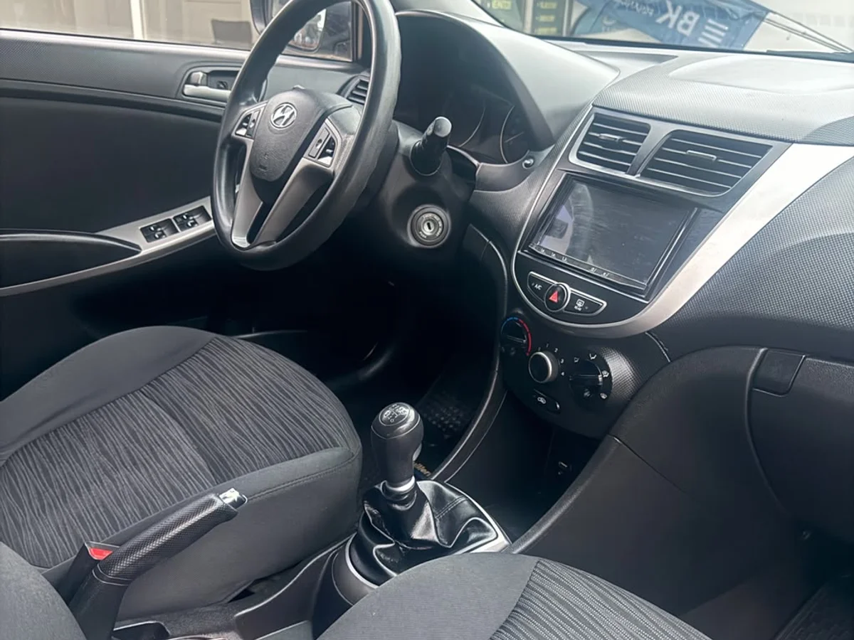 Hyundai Accent Rb — foto 10 de 10