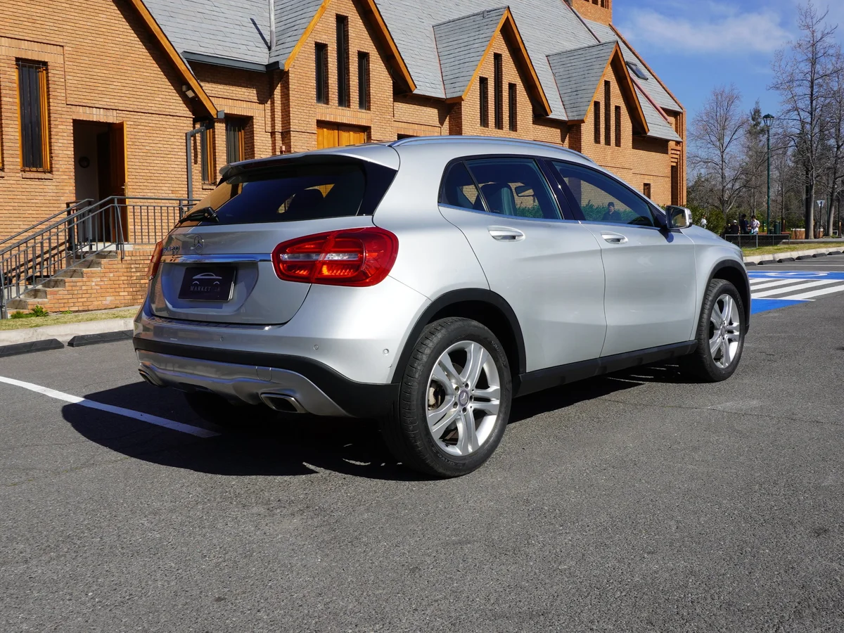 Mercedes Benz GLA 200 1.6 AT año 2016
