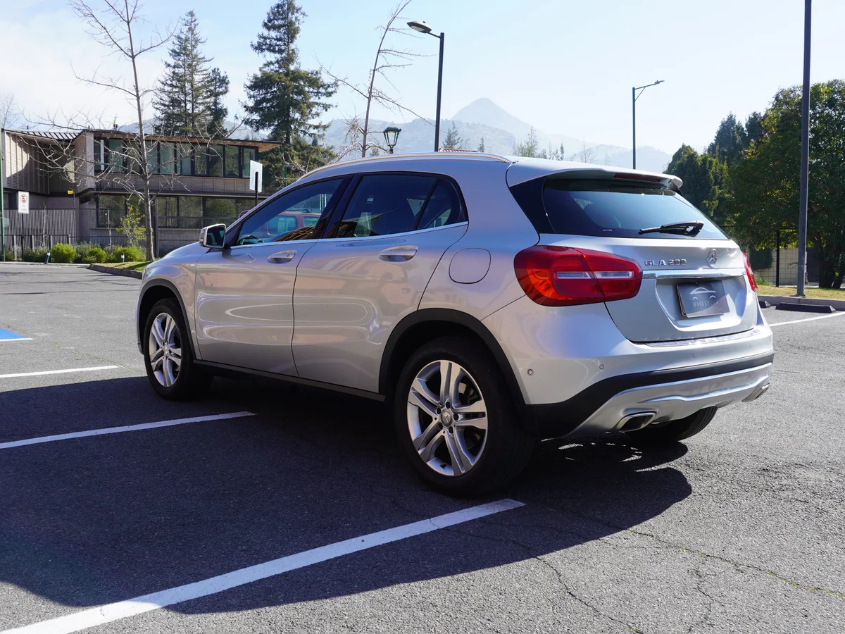 Mercedes Benz GLA 200 1.6 AT año 2016 miniatura 7