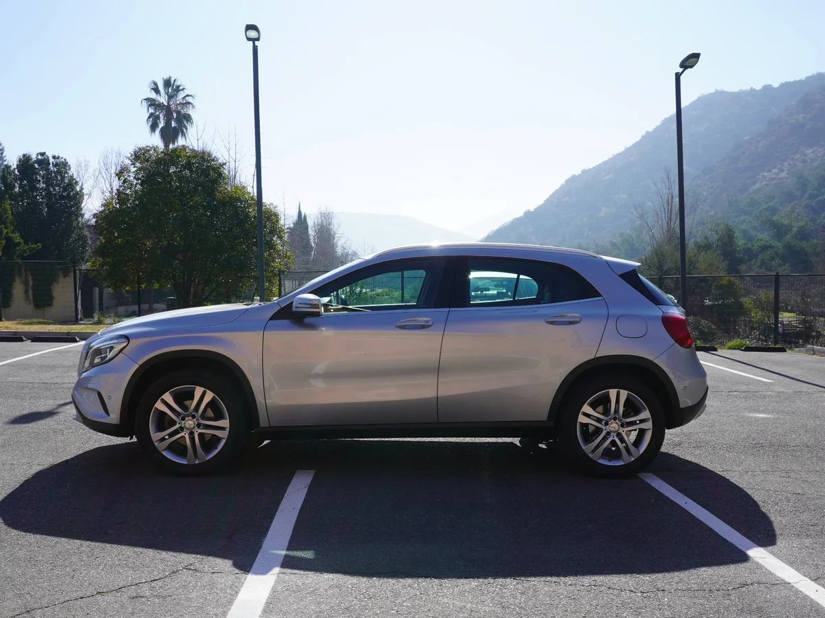 Mercedes Benz GLA 200 1.6 AT año 2016 miniatura 8