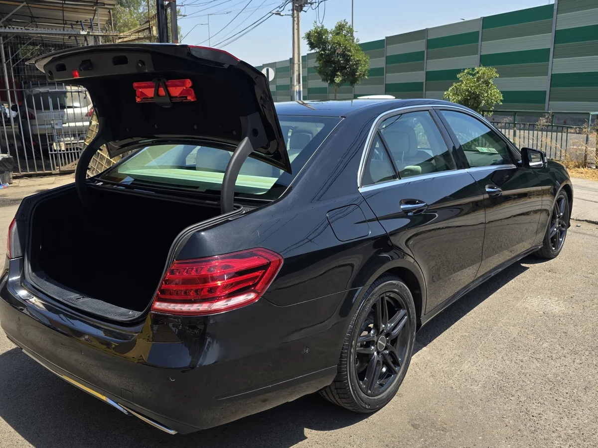 Mercedes-Benz E220 Cdi2.1 Blue Efficiency Diesel 4X2 At 4P — foto 5 de 16