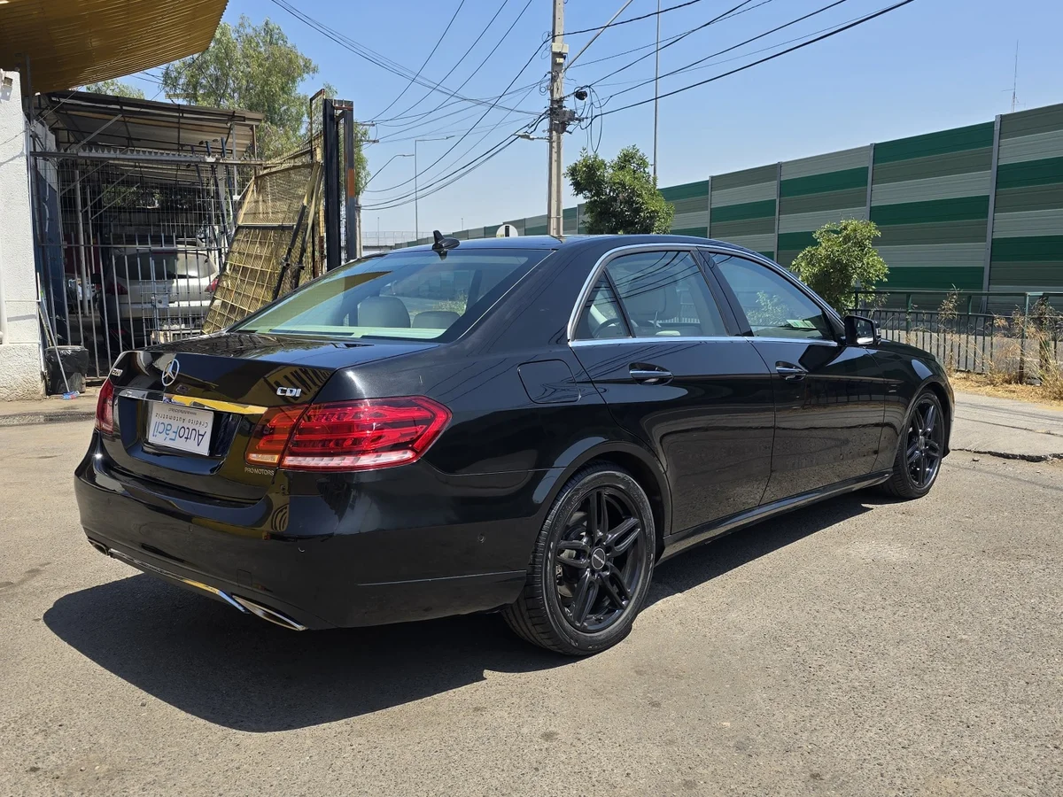 Mercedes-Benz E220 Cdi2.1 Blue Efficiency Diesel 4X2 At 4P — foto 6 de 16