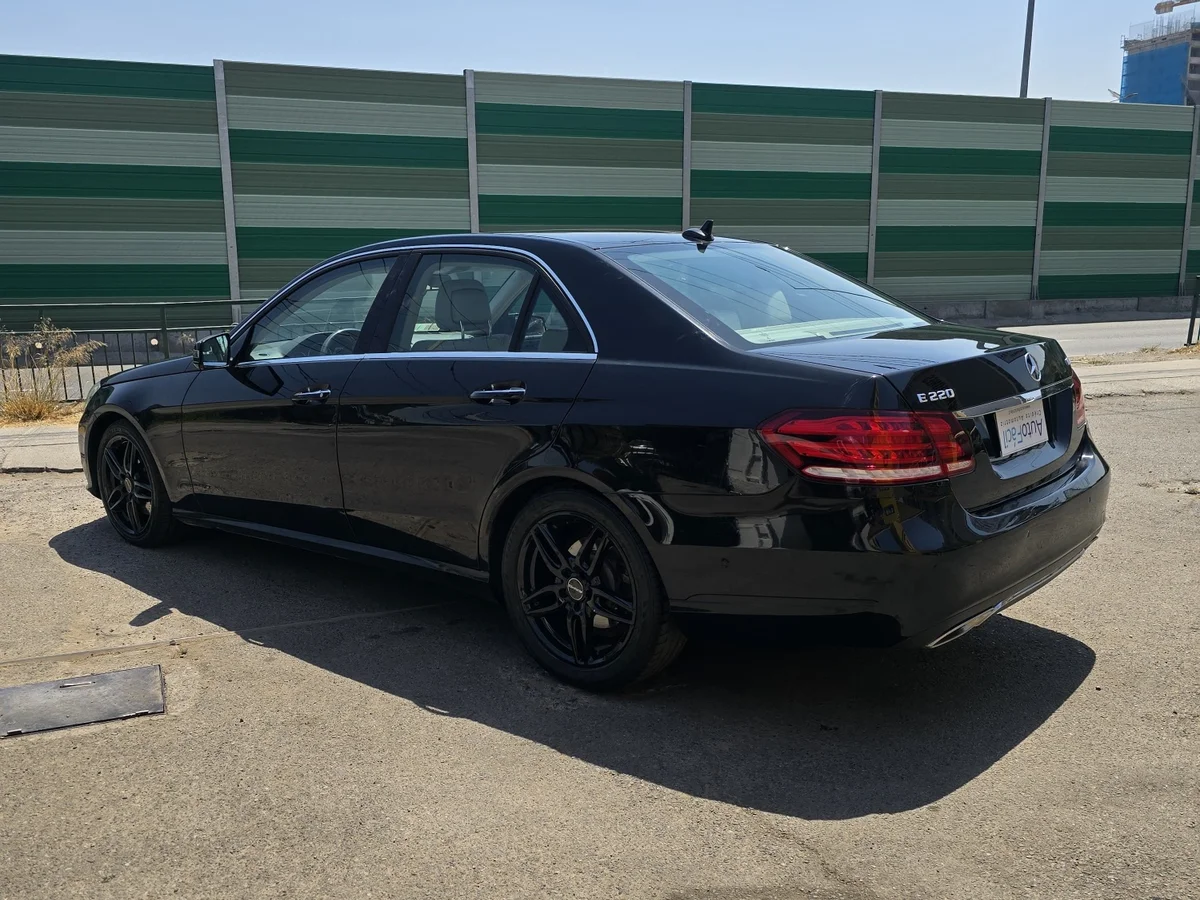 Mercedes-Benz E220 Cdi2.1 Blue Efficiency Diesel 4X2 At 4P — foto 7 de 16