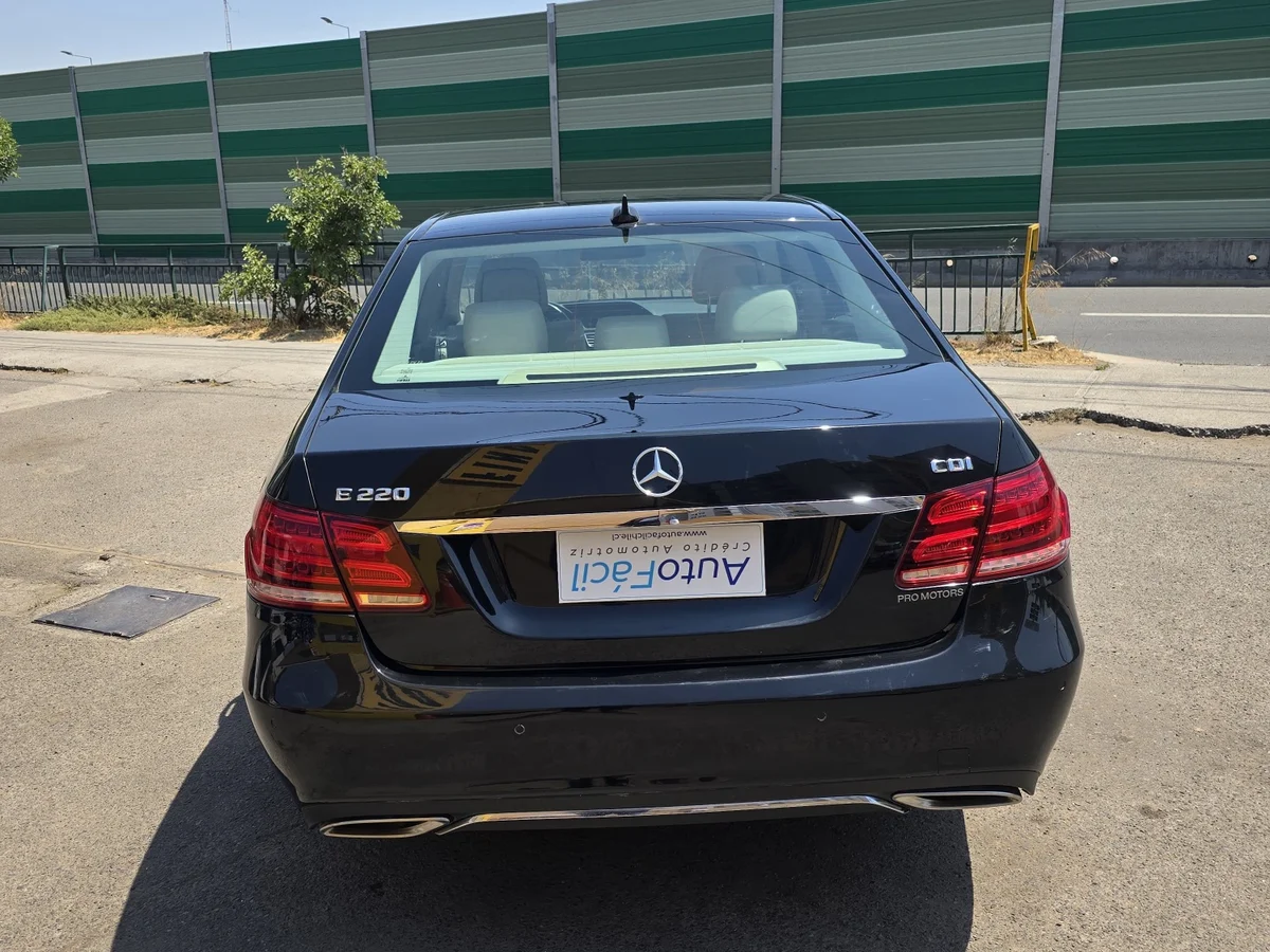 Mercedes-Benz E220 Cdi2.1 Blue Efficiency Diesel 4X2 At 4P — foto 8 de 16