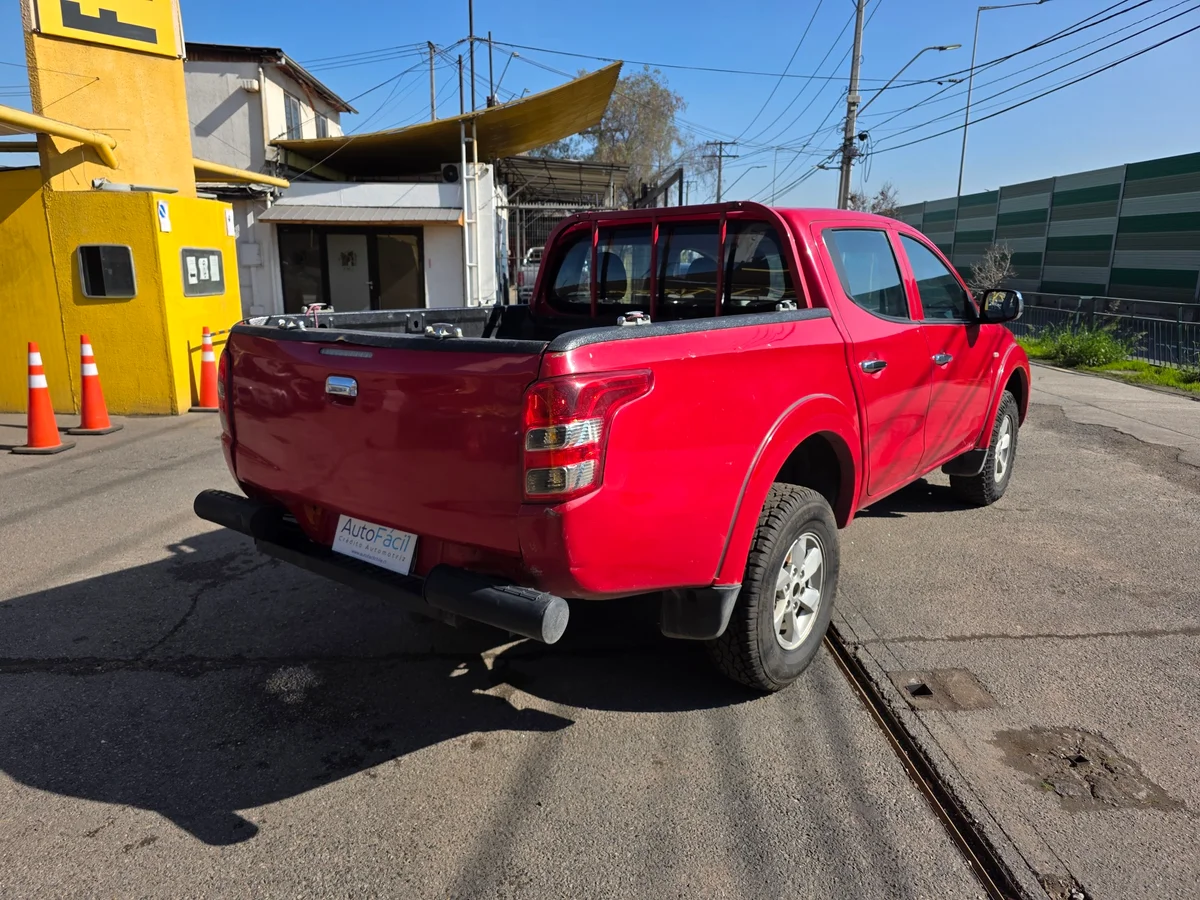 Mitsubishi L200 Katana — foto 4 de 13