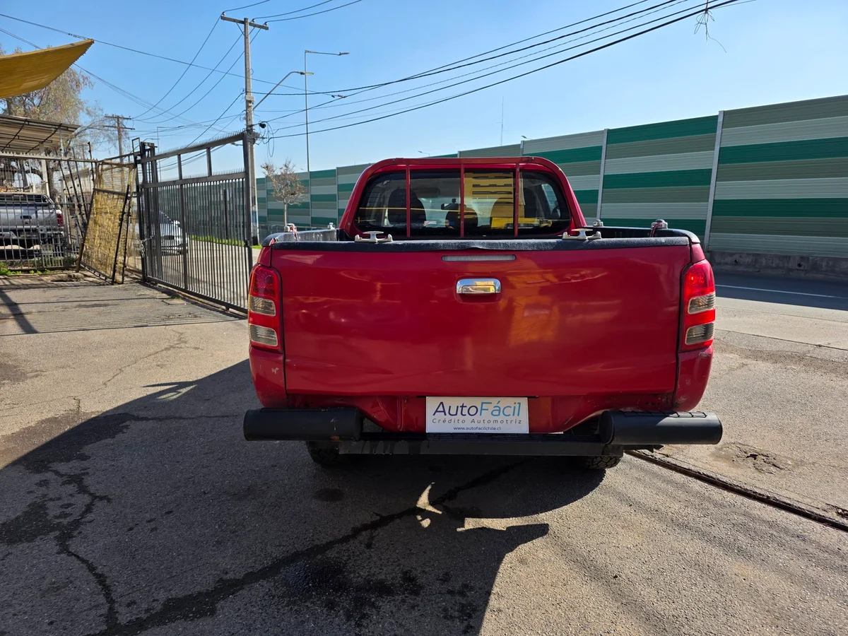 Mitsubishi L200 Katana — foto 5 de 13
