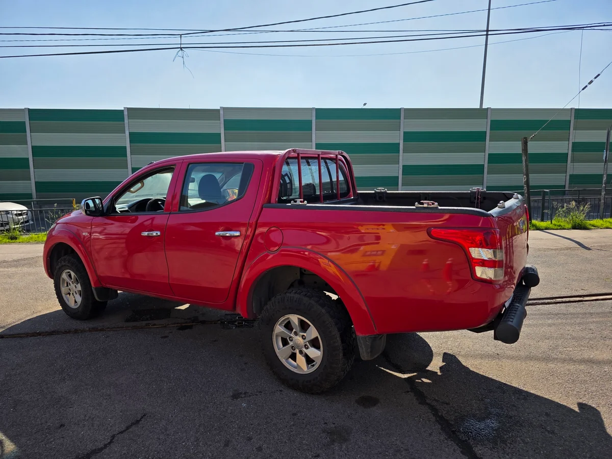 Mitsubishi L200 Katana — foto 6 de 13