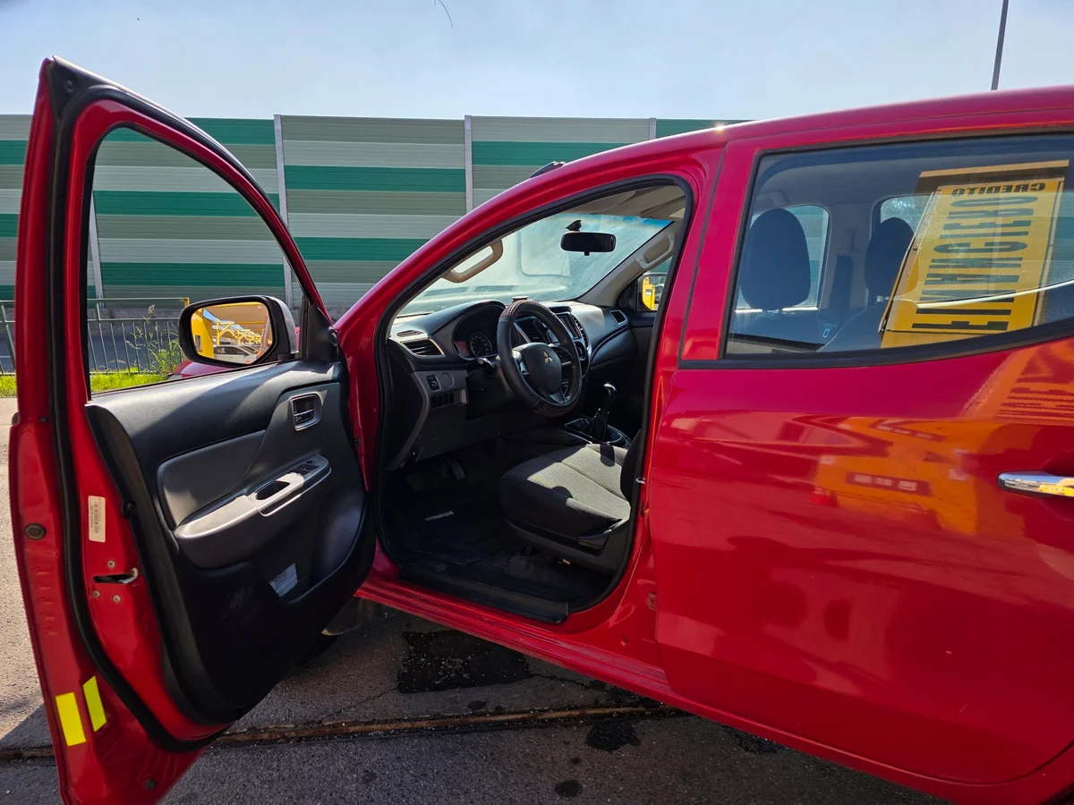 Mitsubishi L200 Katana — foto 7 de 13