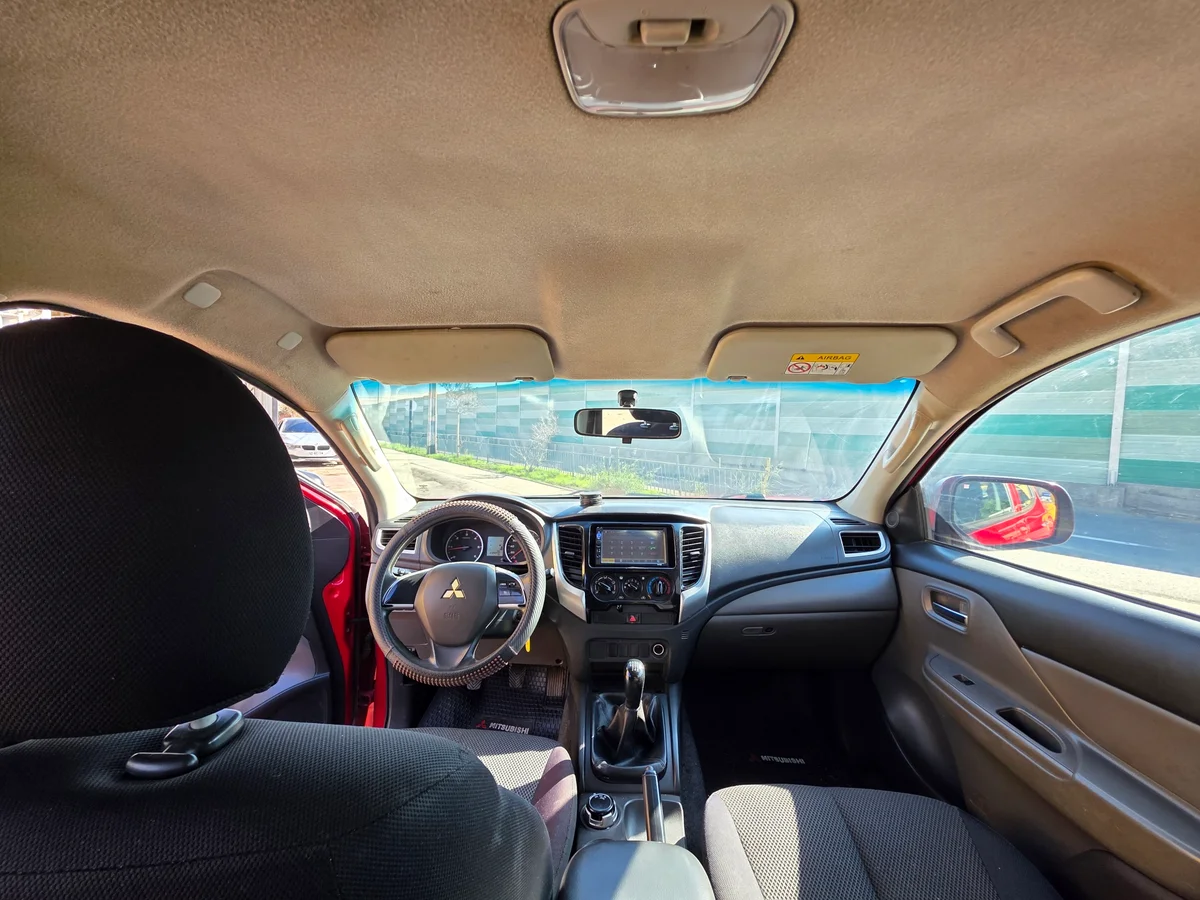 Mitsubishi L200 Katana — foto 9 de 13