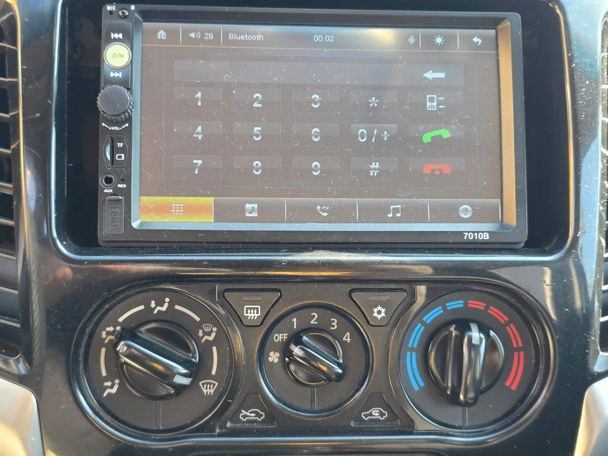Mitsubishi L200 Katana — foto 11 de 13