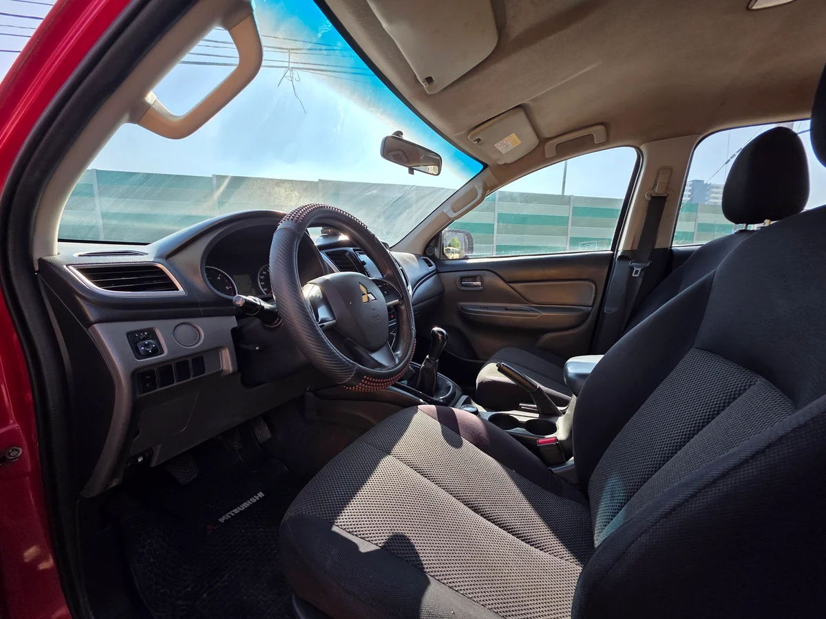Mitsubishi L200 Katana — foto 13 de 13
