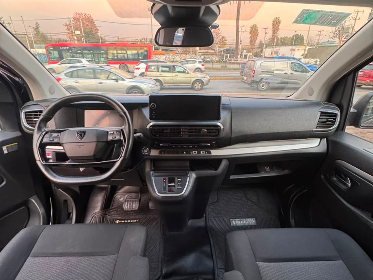 PEUGEOT TRAVELER 2.0 2025