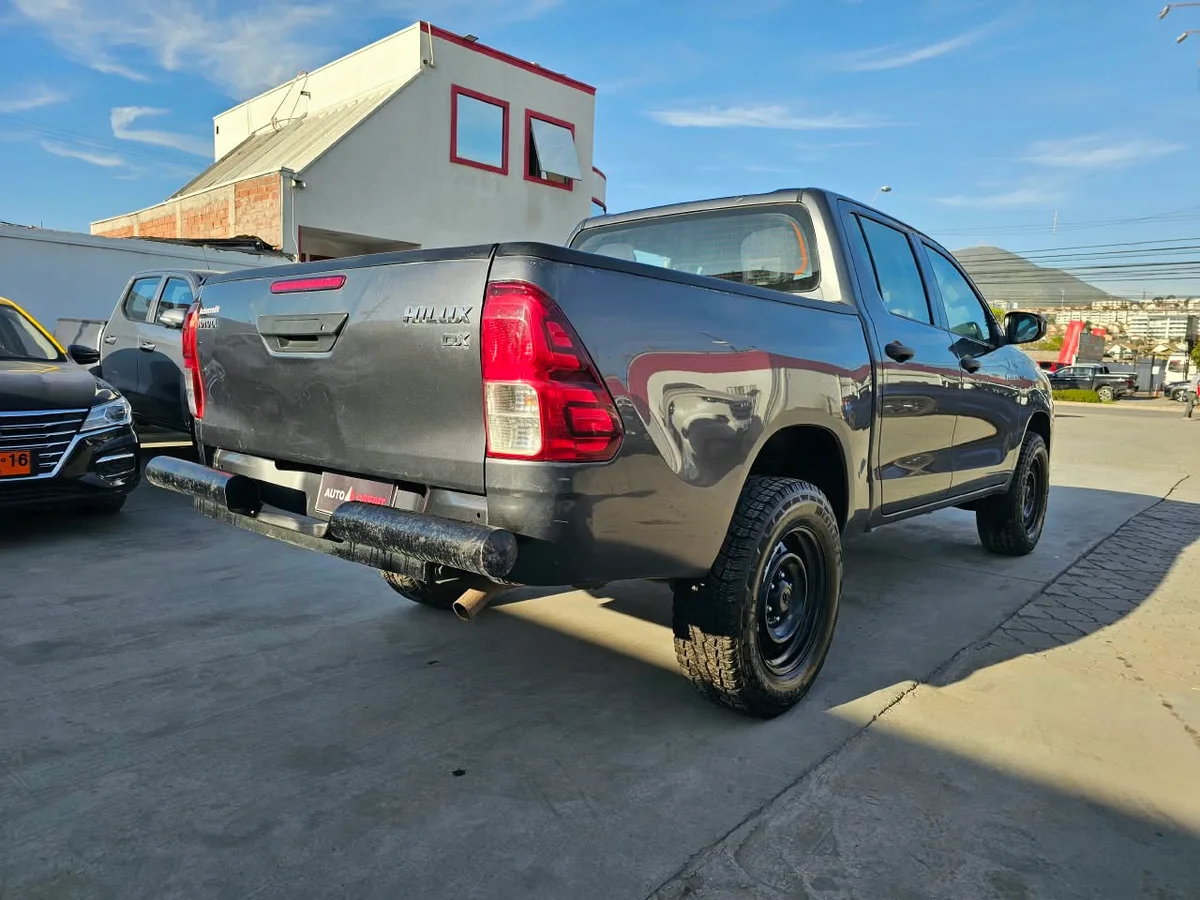 Toyota Hilux — foto 4 de 9