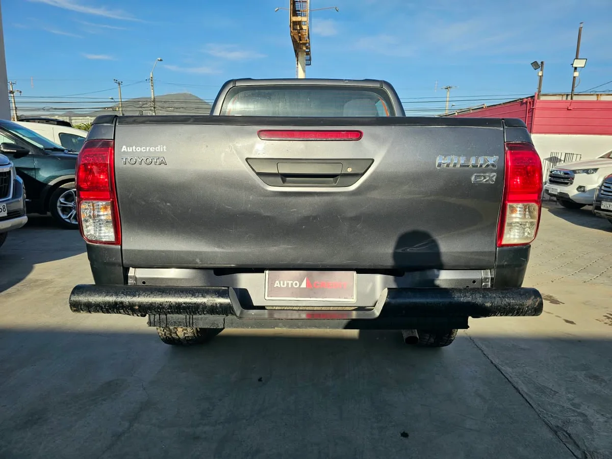 Toyota Hilux — foto 5 de 9