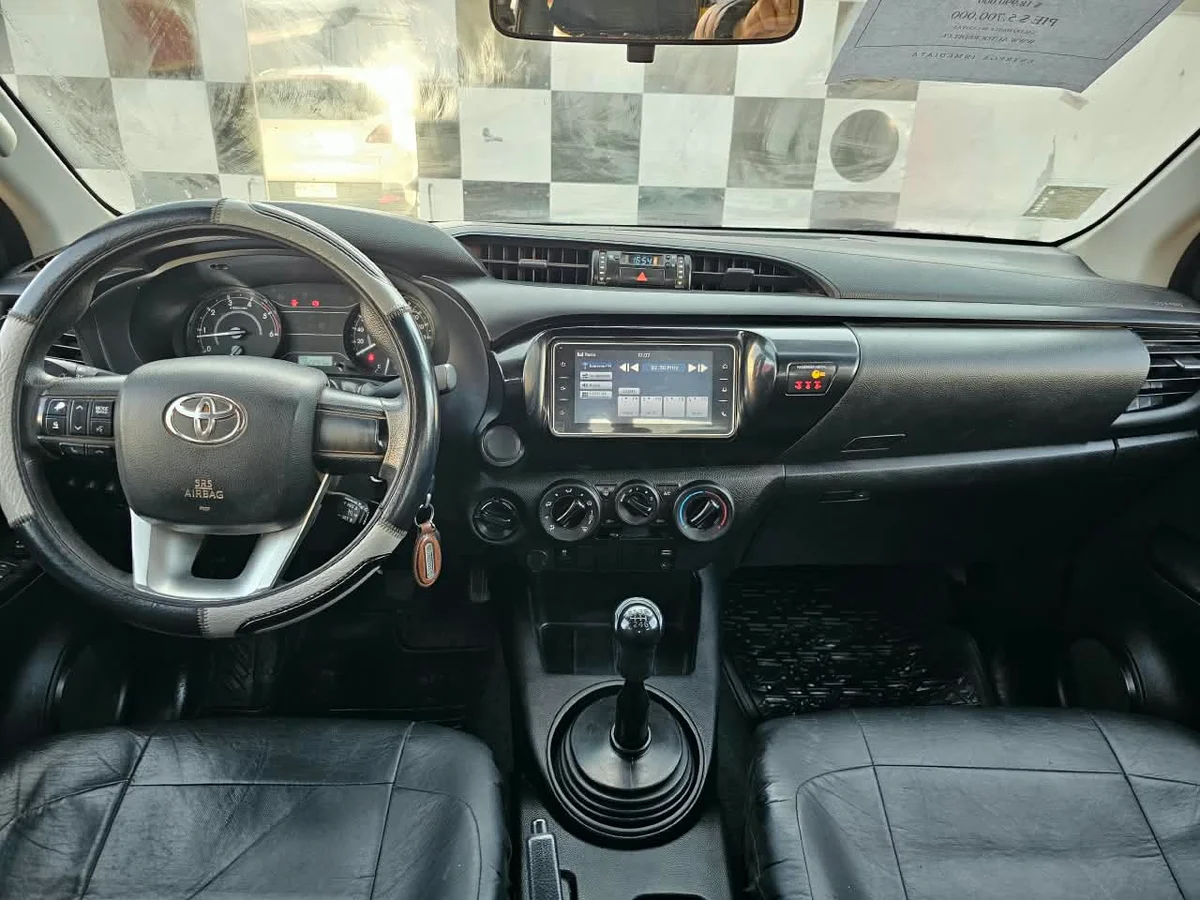 Toyota Hilux — foto 7 de 9