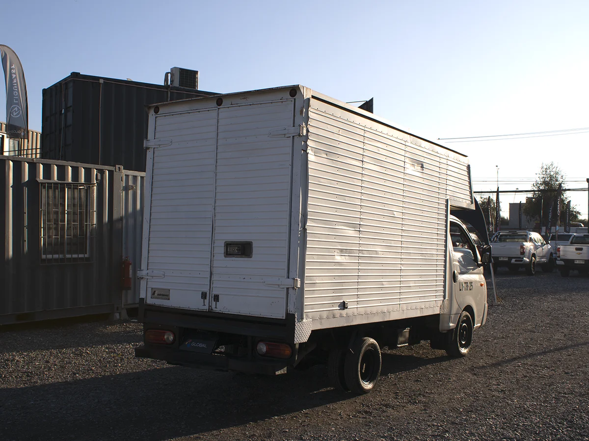 Hyundai Porter 2.5 Gls Crdi Diesel 4X2 Chassis Ac 6Mt 2P — foto 4 de 11