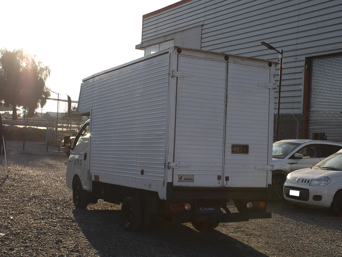 Hyundai Porter 2.5 Gls Crdi Diesel 4X2 Chassis Ac 6Mt 2P — foto 5 de 11