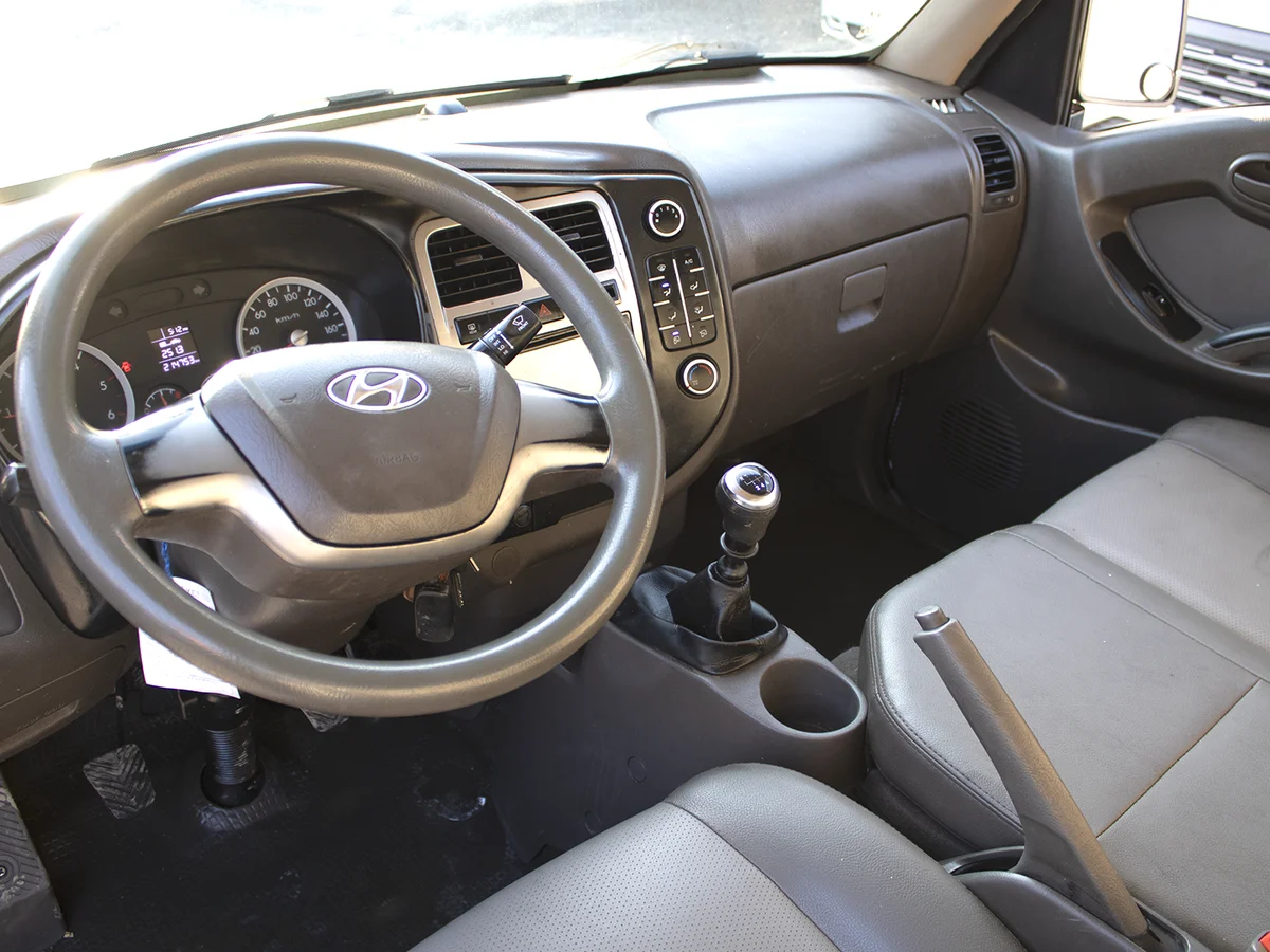 Hyundai Porter 2.5 Gls Crdi Diesel 4X2 Chassis Ac 6Mt 2P — foto 6 de 11