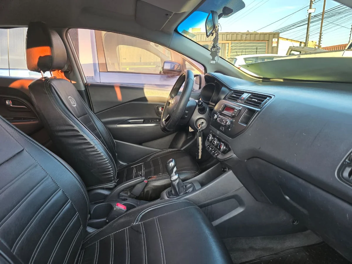 KIA Rio5 — foto 5 de 11