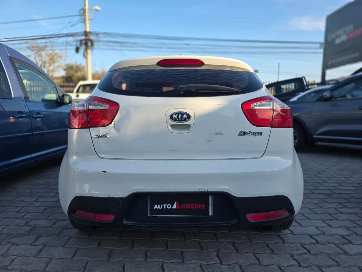 KIA Rio5 — foto 10 de 11